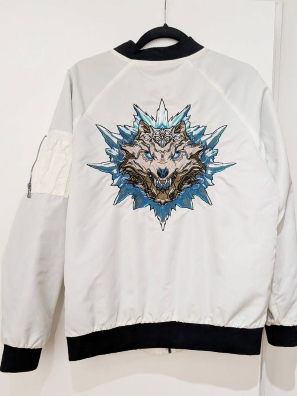 Bibi Sama White Bomber Jacket With Embroidered Wolf/Dog